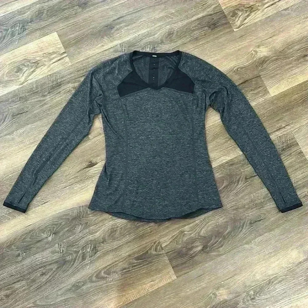 Lululemon Women’s Pace Pusher long sleeve shirt black/gray with back pocket sz8 - Picture 2 of 16